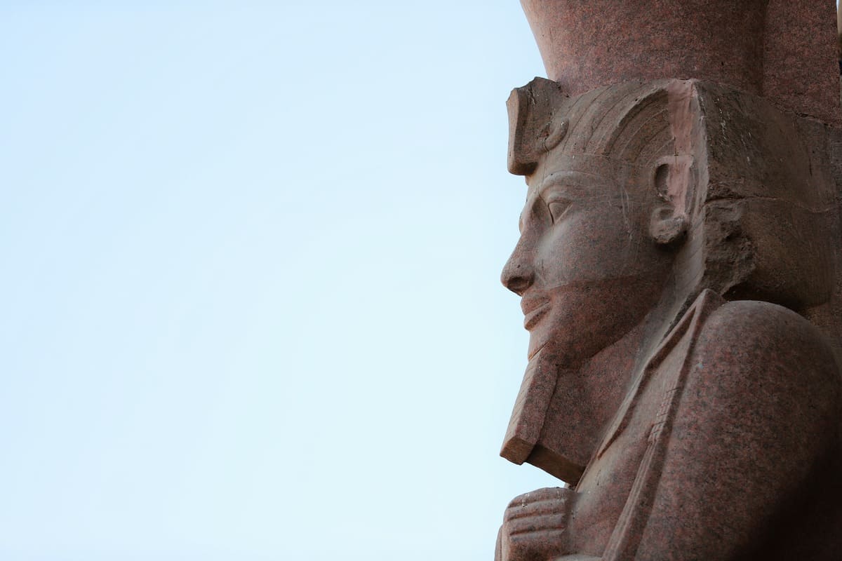 ancient egypt pharaoh statue 2022 11 07 21 27 47 utc