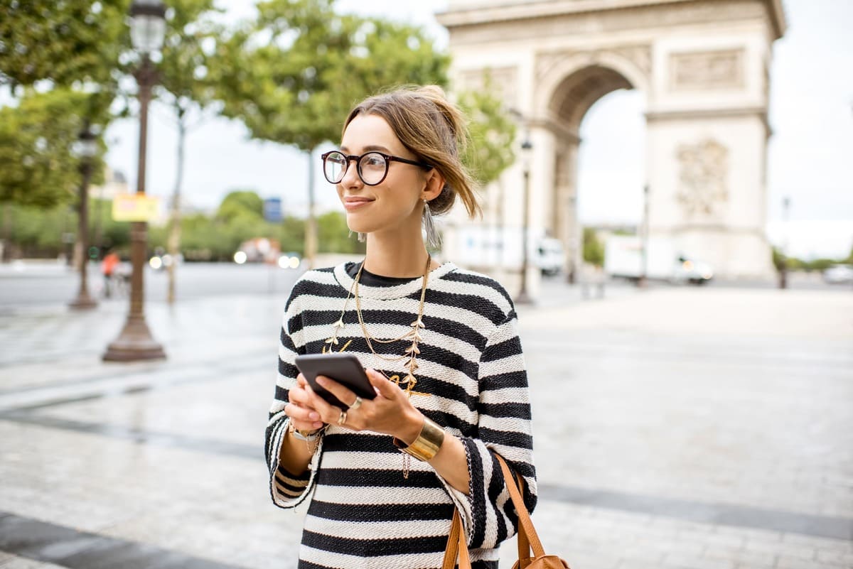 business woman in paris 2022 02 22 15 38 12 utc