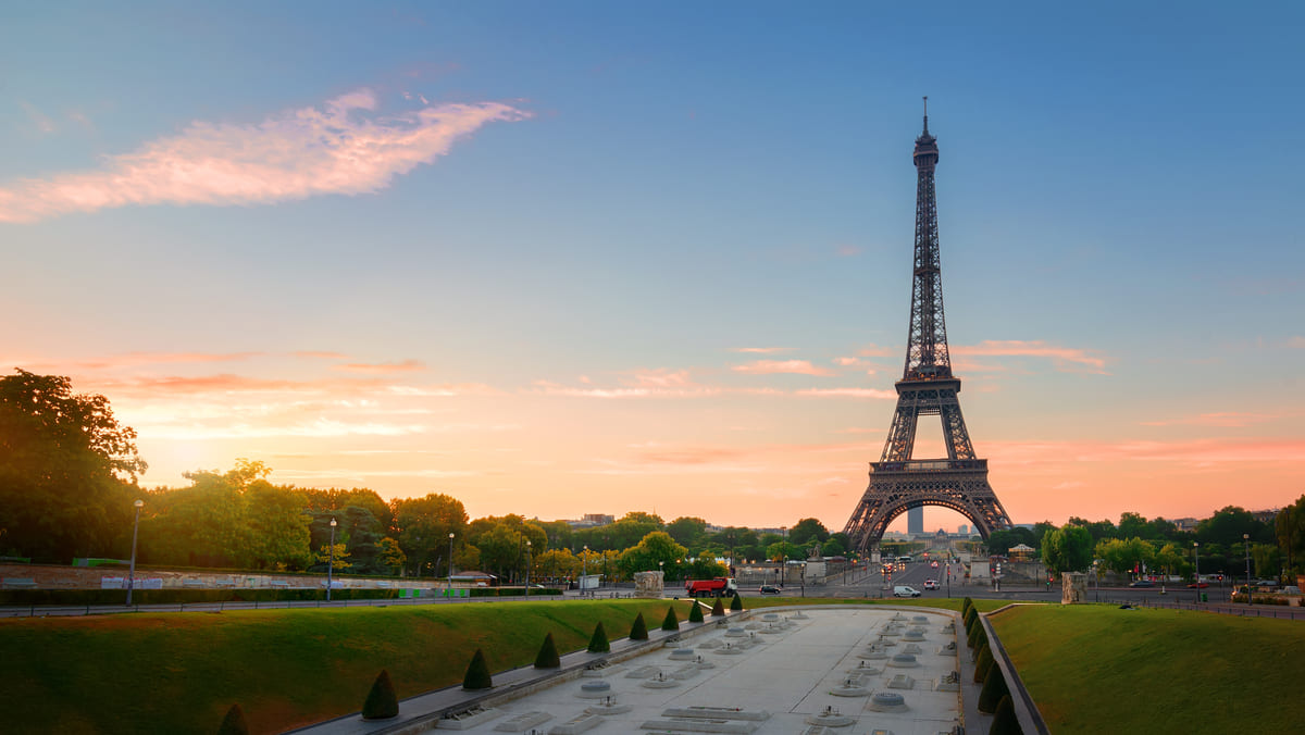 eiffel tower and fountains 2021 08 26 17 20 18 utc