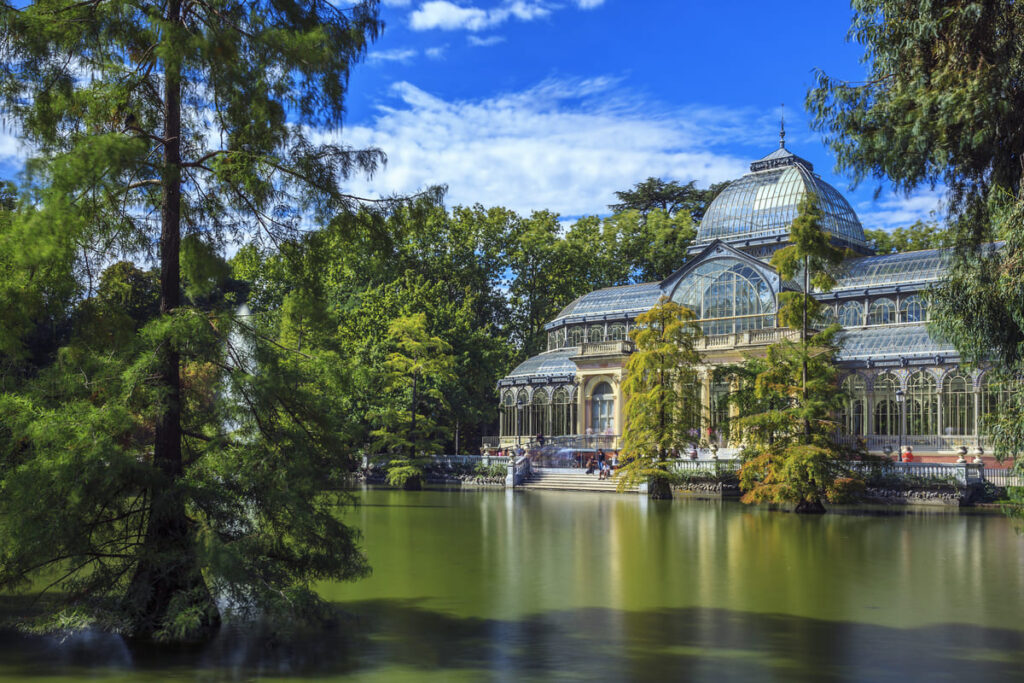 famoso palacio cristal parque retiro madrid espana