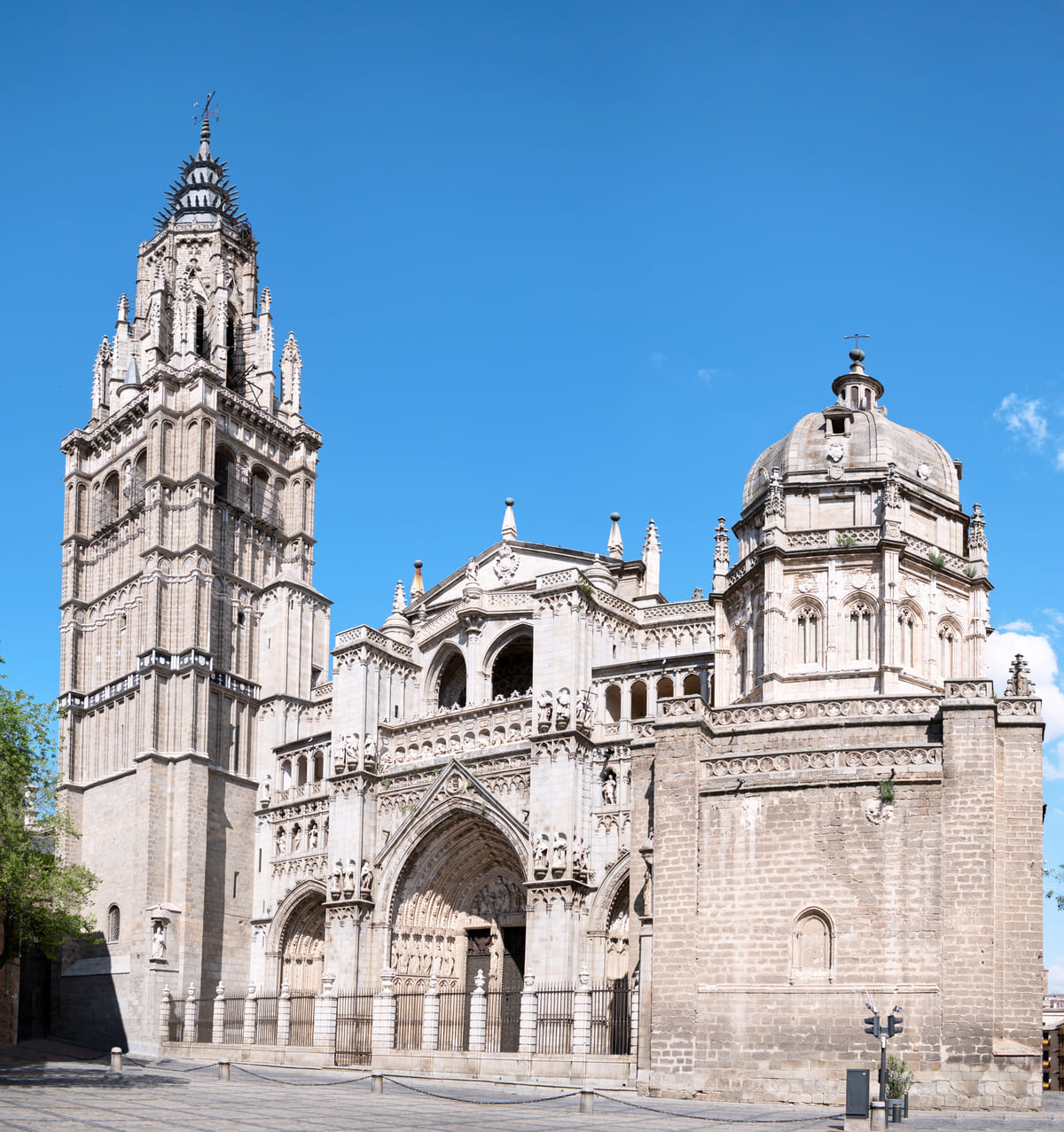 frontal view of the toledo cathedral 2022 05 02 15 08 52 utc11 1
