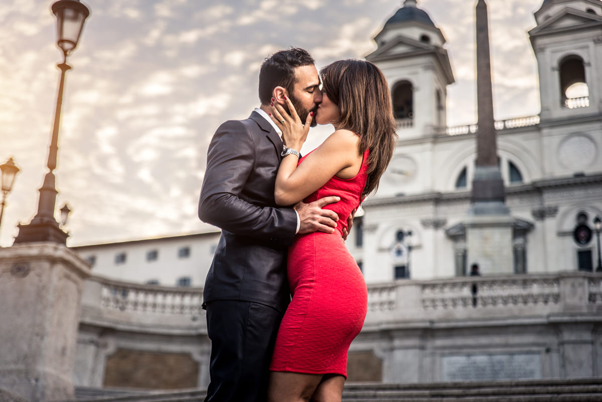 pareja en roma italia