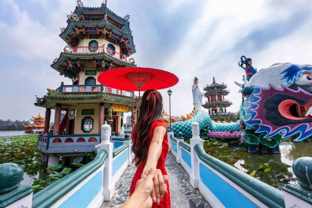 ue toman mano hombre lo llevan famosas atracciones turisticas kaohsiung taiwan 335224 629