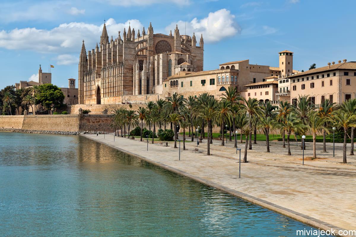 cathedral de santa maria de palma de mallorca 2021 08 26 18 24 55 utc