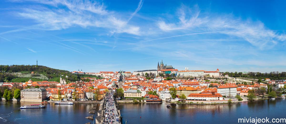 panorama of prague mala strana charles bridge an 2021 08 26 22 59 05 utc