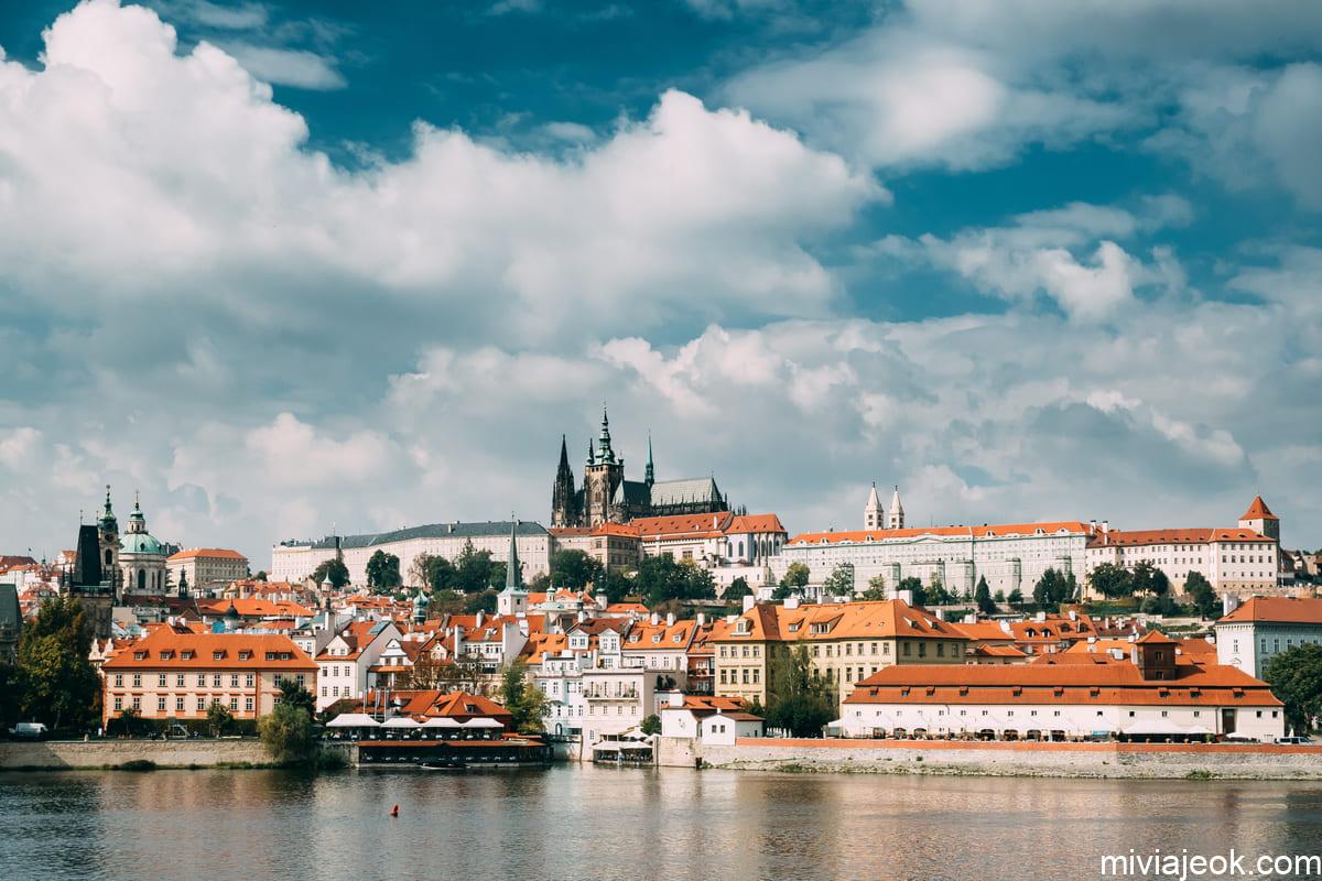 prague czech republic upper town prague castle 2021 08 26 23 06 08 utc11